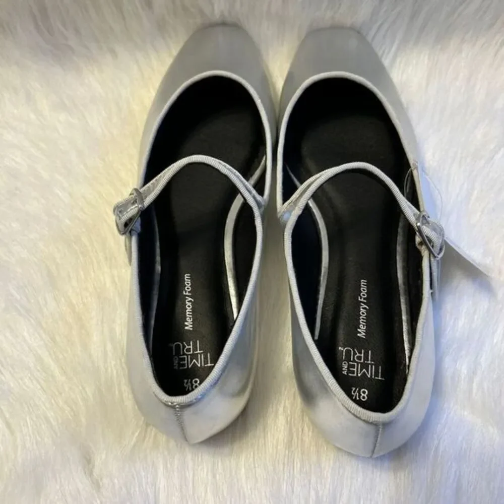 Time‎ And Tru Mary Jane Silver Shoes Womens Size 8 1/2 Gray Flats Memory Foam